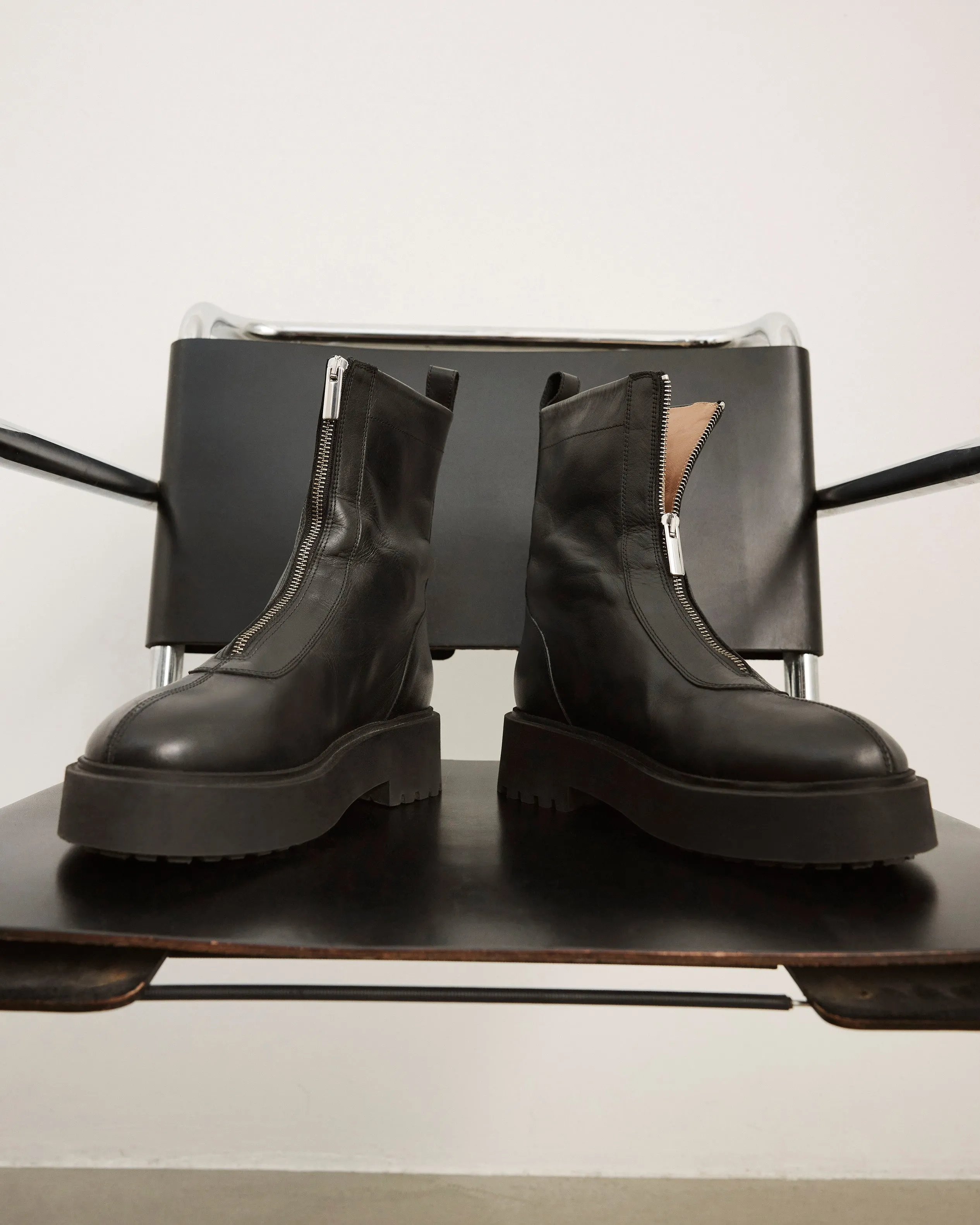 Alma Leather Black