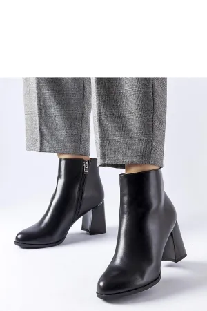 Black insulated decorative heel boots