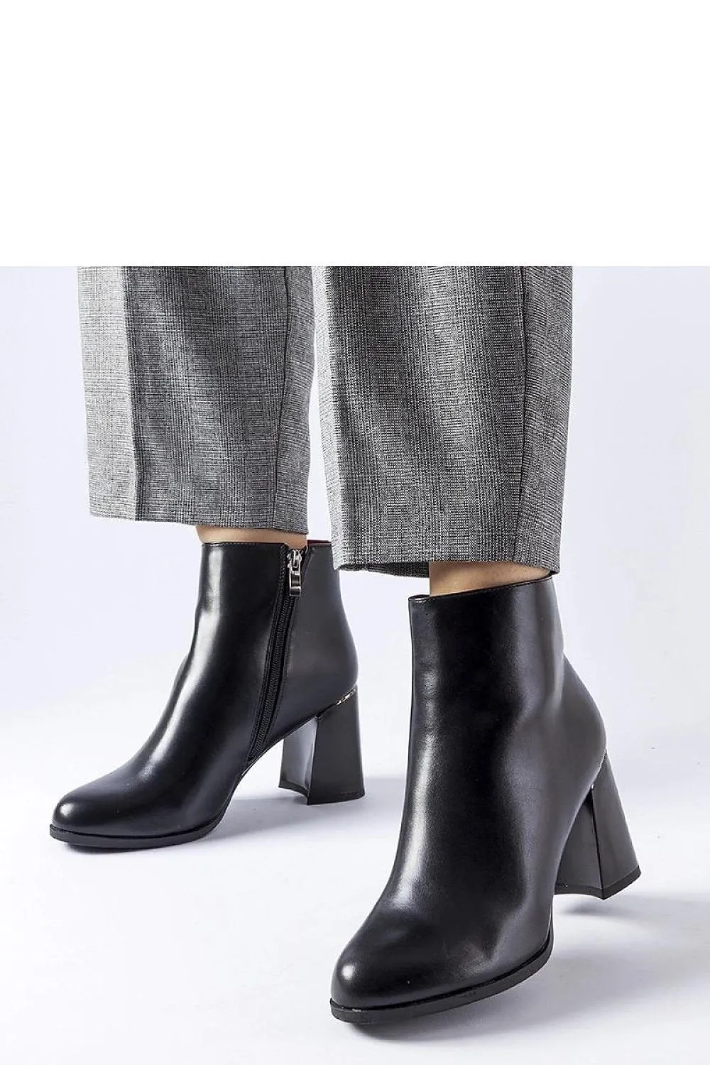 Black insulated decorative heel boots