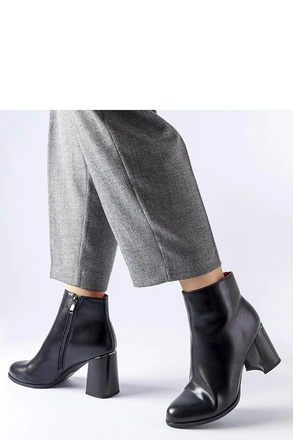 Black insulated decorative heel boots